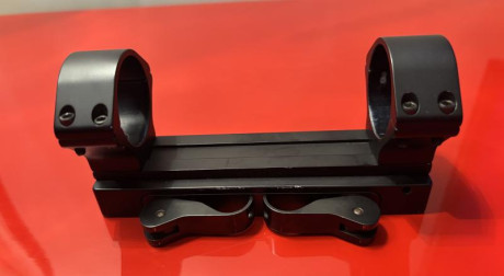 Se ofrece una magnífica montura de acero marca IEA de 30 MOAS, anillas de 34mm , desmontables.  Se ofrece 02