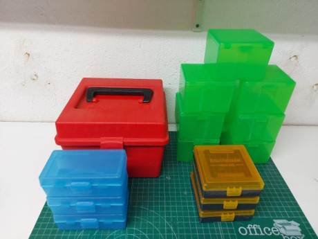 Por cese de la actividad deportiva, sigo vaciando el armero....
Vendo lote de cajitas varias compuesto 00