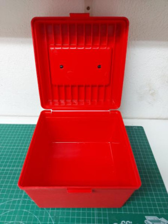 Por cese de la actividad deportiva, sigo vaciando el armero....
Vendo lote de cajitas varias compuesto 20