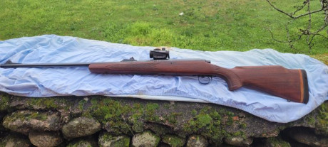 Un compañero de caza vende un rifle Remington modelo 700 en calibre 7mm. Remington Mágnum con visor de 00