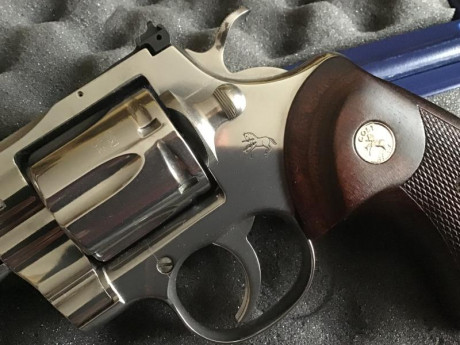 Colt Python (new model 2025). Cal 357 magnum. Acero inoxidable. Prácticamente nuevo, tiene 400 disparos 10
