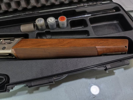 Vendo brownig maxus hunter ,está prácticamente nueva como se puede ver en las fotos ,viene con su maletín 11