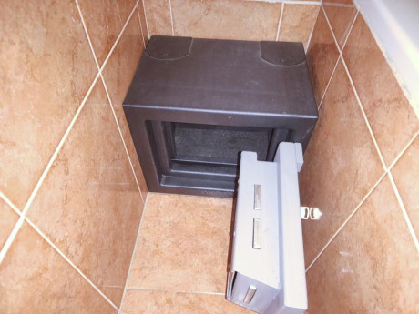 Se vende armero grado 3 con homologación del 2019.
Armero SPS 310 mini Grado III Armas Cortas.
Este armero 00