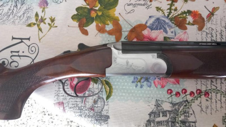 Escopeta monogatillo selector, expulsora, cañones de 71cm, es la versión Sporting, lleva 5 polichok , 82