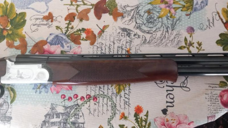 Escopeta monogatillo selector, expulsora, cañones de 71cm, es la versión Sporting, lleva 5 polichok , 81