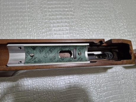 Por no usarla vendo esta culata Anschuzt para 1913 y 2013, con carrillera rebajada y ranura corta de carril 02