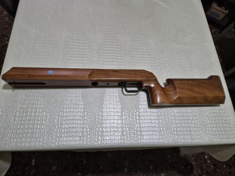 Por no usarla vendo esta culata Anschuzt para 1913 y 2013, con carrillera rebajada y ranura corta de carril 00