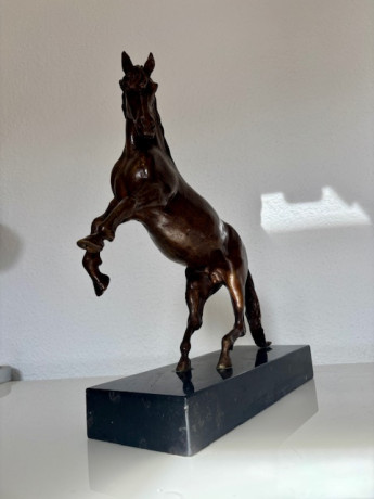 Escultura de bronce fundido, Excelentes detalles, base de marmol año 1995 medidas 36 x 30 12cm peso aprox 01