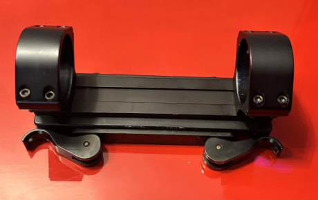 Se ofrece una magnífica montura de acero marca IEA de 30 MOAS, anillas de 34mm , desmontables. 01