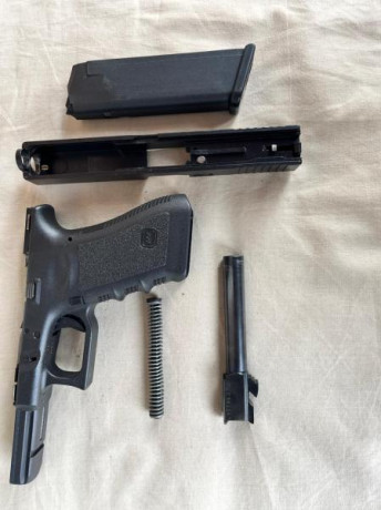 VENDO Glock 17 - Gen 3, en estado de REESTRENO.
El arma se compró nueva en TOP-GUN y solo ha hecho las 111