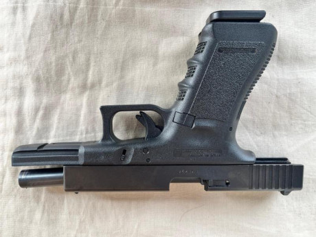 VENDO Glock 17 - Gen 3, en estado de REESTRENO.
El arma se compró nueva en TOP-GUN y solo ha hecho las 110