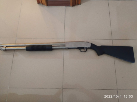 Se vende escopeta Mossberg modelo 590 tactical mariner de corredera en cal.12/76 comprada en armería Álvarez, 00