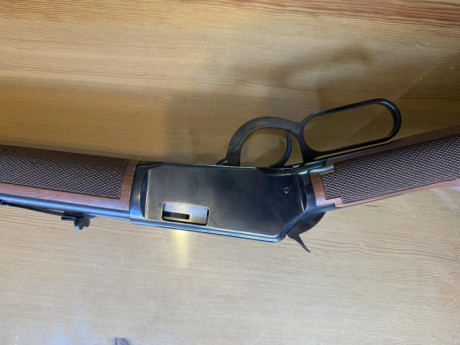 Se vende palanquero winchester 9422 xtr cal22lr
En estado impecable sin uso  
Se encuentre en Alicante 01