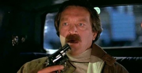 Compañeros,

En vista de las ganas de algunos (Elcafe, Wilcow, Vrakk, etc) por adivinar armas de películas 60