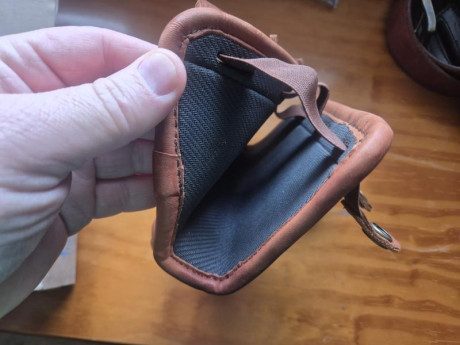 Preciosa carrillera de cuero para rifle. Muy fuerte, muy bien hecha.
35 euros gastos de envío aparte.
Se 02