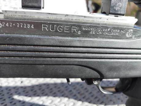 Saludos a todos / as.

Vendo una Ruger 10/22 customizada, con culata retráctil y plegable, visor Nikko 00