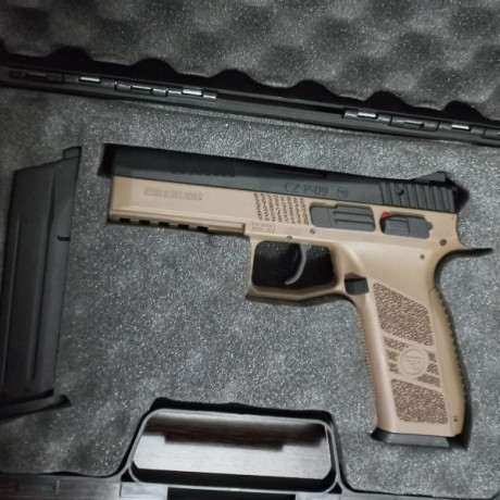 Vendo pistola ASG CZ P-09 duotone de corredera metálica 6mm. de reestreno, comprada solo con fines de 01