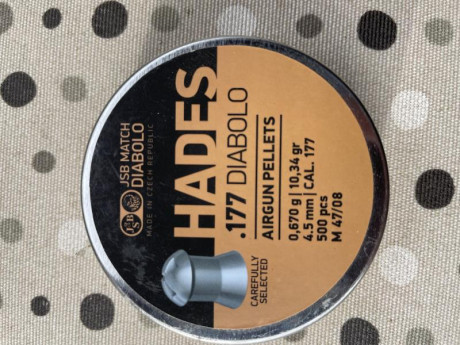 Vendo esta carabina en 4’5 con grip de Rowan 600€ puesta en casa . 72