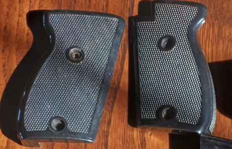 Se liquidan los siguientes complementos y accesorios de armas. 
Todo a 20 euros más el envío, por agencia 81