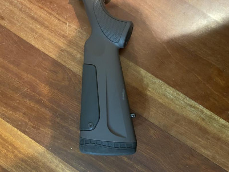 Buenos días. Pongo a la venta este rifle que compré por capricho y no tiene un solo tiro. Cañon acanalado, 01