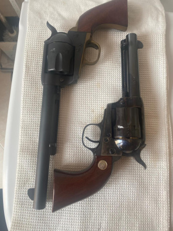 Se venden estos revolver 
450€ cada uno. calibre 45 colt 
Son de un amigo  IMG-20260216-WA0008.jpg  IMG-20260216-WA0008.jpg 01