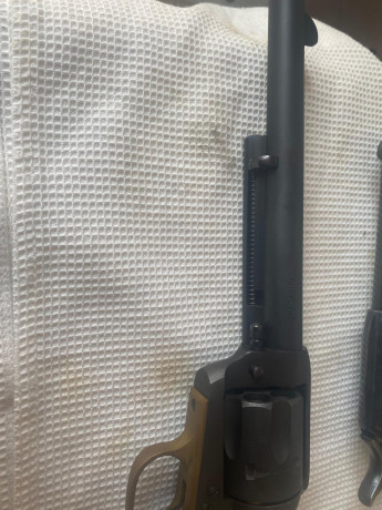 Se venden estos revolver 
450€ cada uno. calibre 45 colt 
Son de un amigo  IMG-20260216-WA0008.jpg  IMG-20260216-WA0008.jpg 10