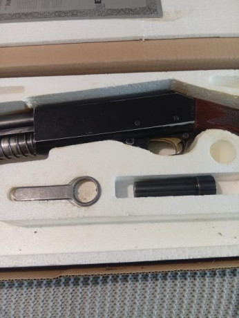 Vendo o cambio Fabar de corredera clásica tiene un choque de dos estrellas y capacidad para 8 cartuchos 12