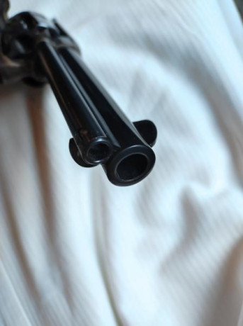 EN VENTA COLT SINGLE ACTION ARMY CON CAÑÓN 4"1/2.
ACABADO PAVÓN/ JASPEADO.
INSCRITO EN LIBRO DE COLECCIONISTA 21