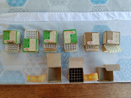 Vendo las siguientes nueve cajas de munición (vacías):

20 JUN 1975 --> 25 cartuchos 9 mm. largo - 01