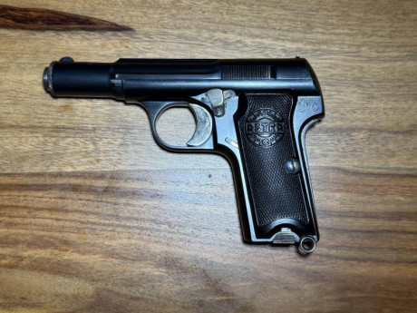   Vendo pistola Astra 300 calibre 9 corto – 380 auto.   

La pistola está en perfecto estado y funciona 00