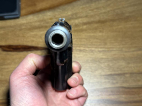   Vendo pistola Astra 300 calibre 9 corto – 380 auto.   

La pistola está en perfecto estado y funciona 12