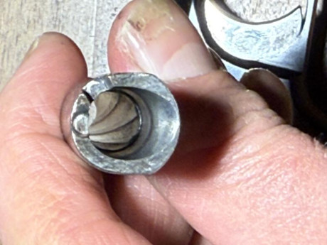   Vendo pistola Astra 300 calibre 9 corto – 380 auto.   

La pistola está en perfecto estado y funciona 10