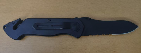 Saco a la venta está otra navaja de mi colección 

Navaja de rescate de bolsillo con hoja de punta de 02