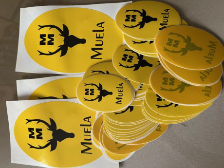 Buenos días. Vendo lote adhesivos cuchillos Muela. 38 € gastos envío incluidos 00