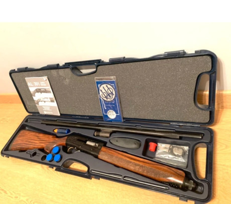 Escopeta semiautomática Beretta Urika 2 en excelente estado.
Cañón de 71 cm. Se entrega con maletín original 02
