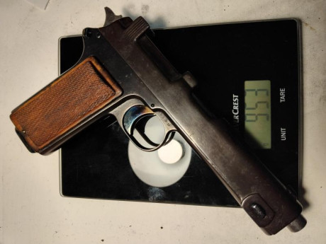 Vendo pistola Steyr Hahn 1912 en calibre 9 mm Parabellum. Guiada en F.

Fabricada en 1916, mecaniza a 01