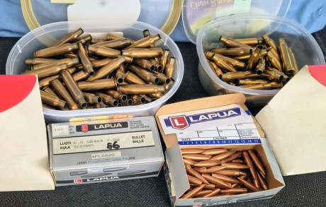 Vendo:
1.- 192 vainas Norma calibre 6,5x55. Recargadas algunas 4 veces y otras 5, precio 40€
2.- 56 puntas 00