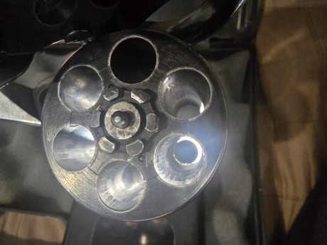 En buen estado de funcionamiento y pavon. Los portes van incluidos. El arma esta en Madrid y se puede 01