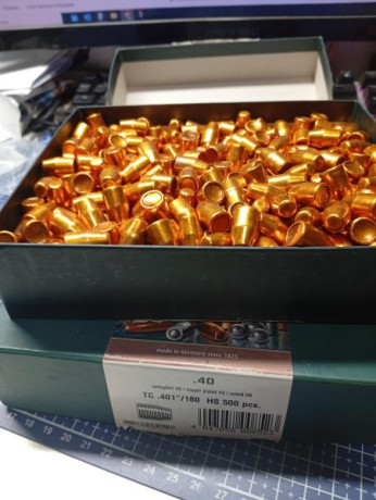 pongo a la venta 1000 puntas cal 40 de 180g marca hn tronco-conicas 
precio 190 € mas portes segun destino
puntas 00