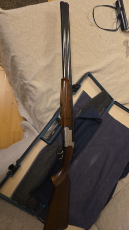 Escopeta marca azhur eibarresa 
Es una escopeta corriente 
De las fábricas de antes está muy nueva apenas 00