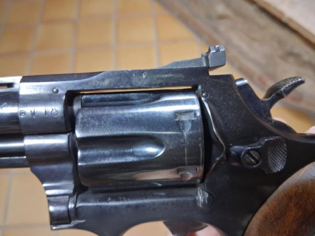 Hola. 
Vendo revólver LLAMA COMANCHE II en calibre .38Spl.
Guiado co. Licencia F.
El tornillo del alza 70