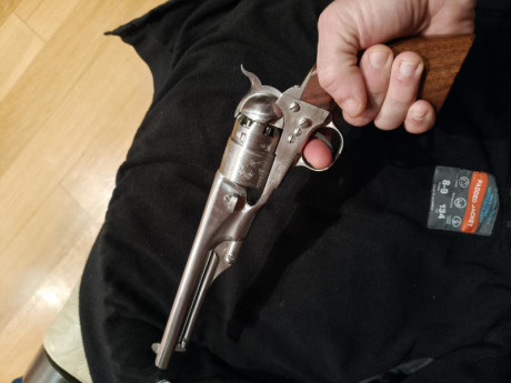 Buenas noches.

Vendo revolver inoxidable Aldo Uberti colt army cal 44 

Revolver bastante poco visto. 00