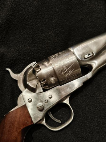 Buenas noches.

Vendo revolver inoxidable Aldo Uberti colt army cal 44 

Revolver bastante poco visto. 12