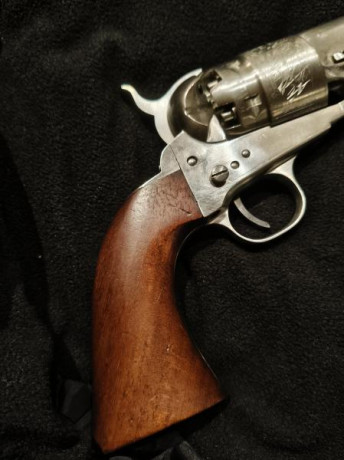 Buenas noches.

Vendo revolver inoxidable Aldo Uberti colt army cal 44 

Revolver bastante poco visto. 11