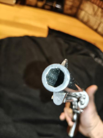 Buenas noches.

Vendo revolver inoxidable Aldo Uberti colt army cal 44 

Revolver bastante poco visto. 21