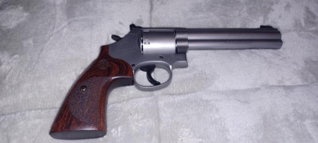 Solo ha pegado 20 tiros
6 pulgadas
Nuevo..comprado en 2025 armeria alvarez
Con su Caja Original y todos 02