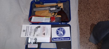 Solo ha pegado 20 tiros
6 pulgadas
Nuevo..comprado en 2025 armeria alvarez
Con su Caja Original y todos 00