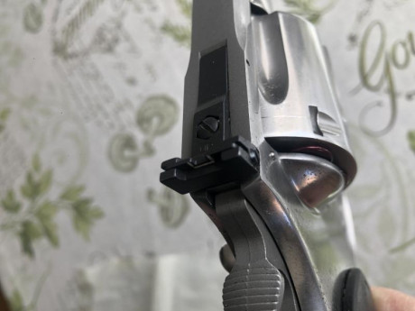 Vendo COLT ANACONDA calibre 44RM en stainless steel y 4 pulgadas, está prácticamente nuevo. 
Regalo funda 132