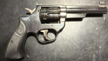Por falta de espacio en armero vendo 2 revólveres clásicos y nacionales un Astra Match de 5” del 38. Buen 20