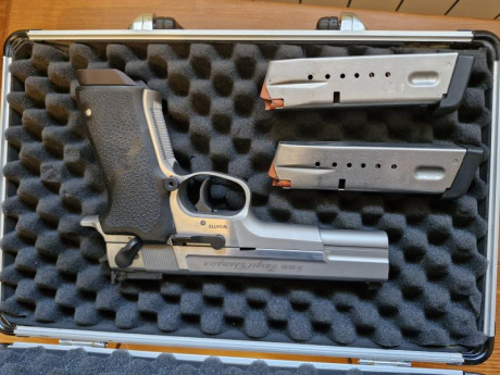 Pistola de competición Smith & Wesson Target Champion de 9 mm. 

Excelente estado, poco uso. 

Con 01